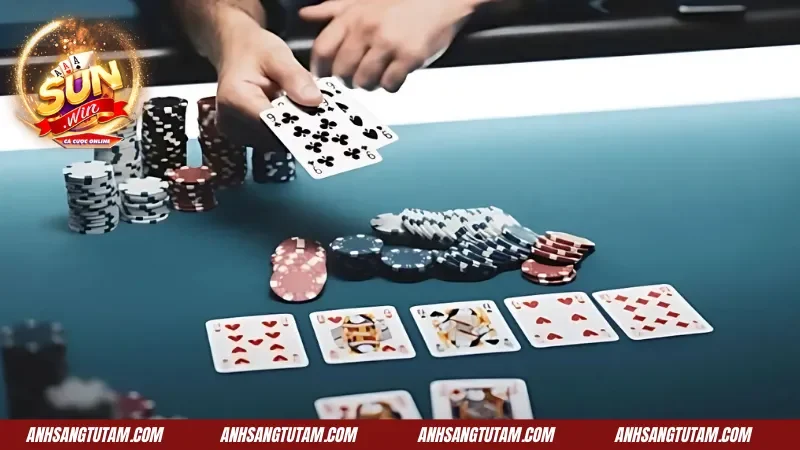 Bí kíp luôn chiến thắng trong Xì Tố lấy mạnh chọi yếu